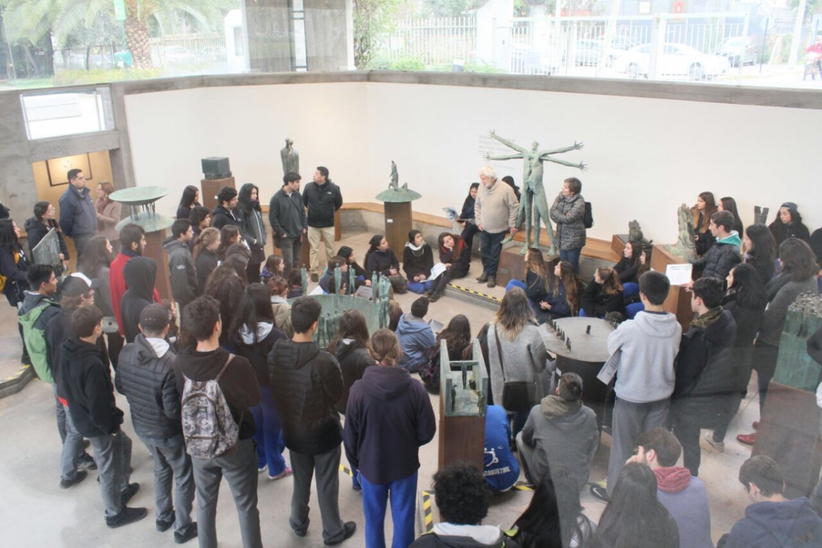 Mario Irarrázabal realiza charla a estudiantes