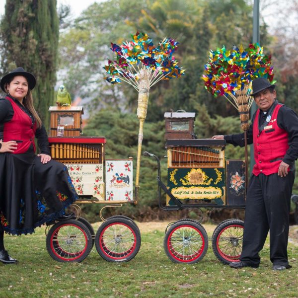 De remolinos y volantines, la colorida fiesta chilena en Providencia